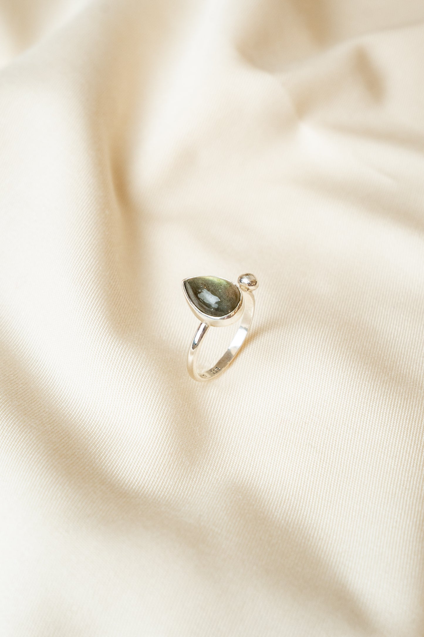 Lacrima Ring