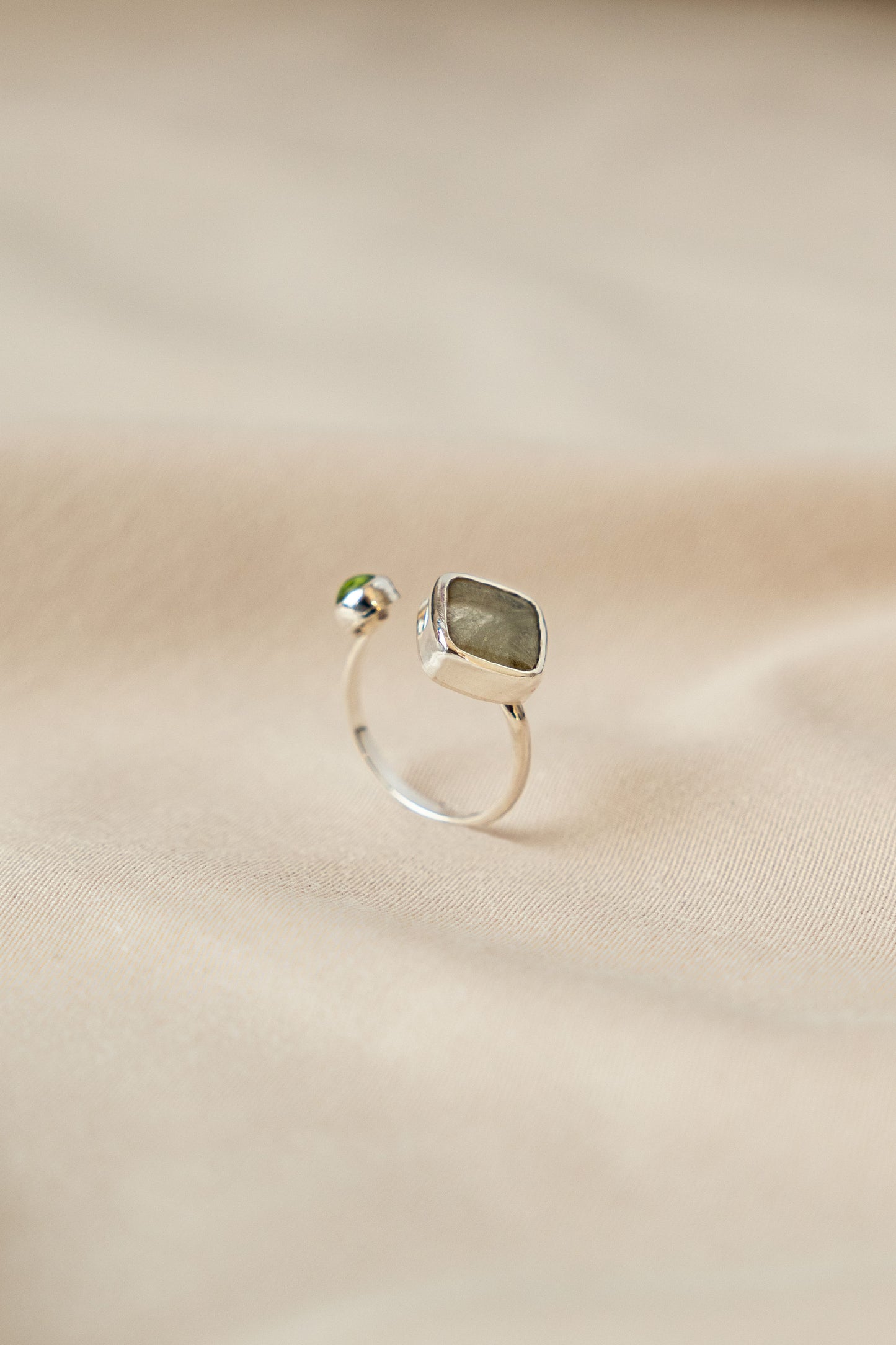 Iuxta Ring